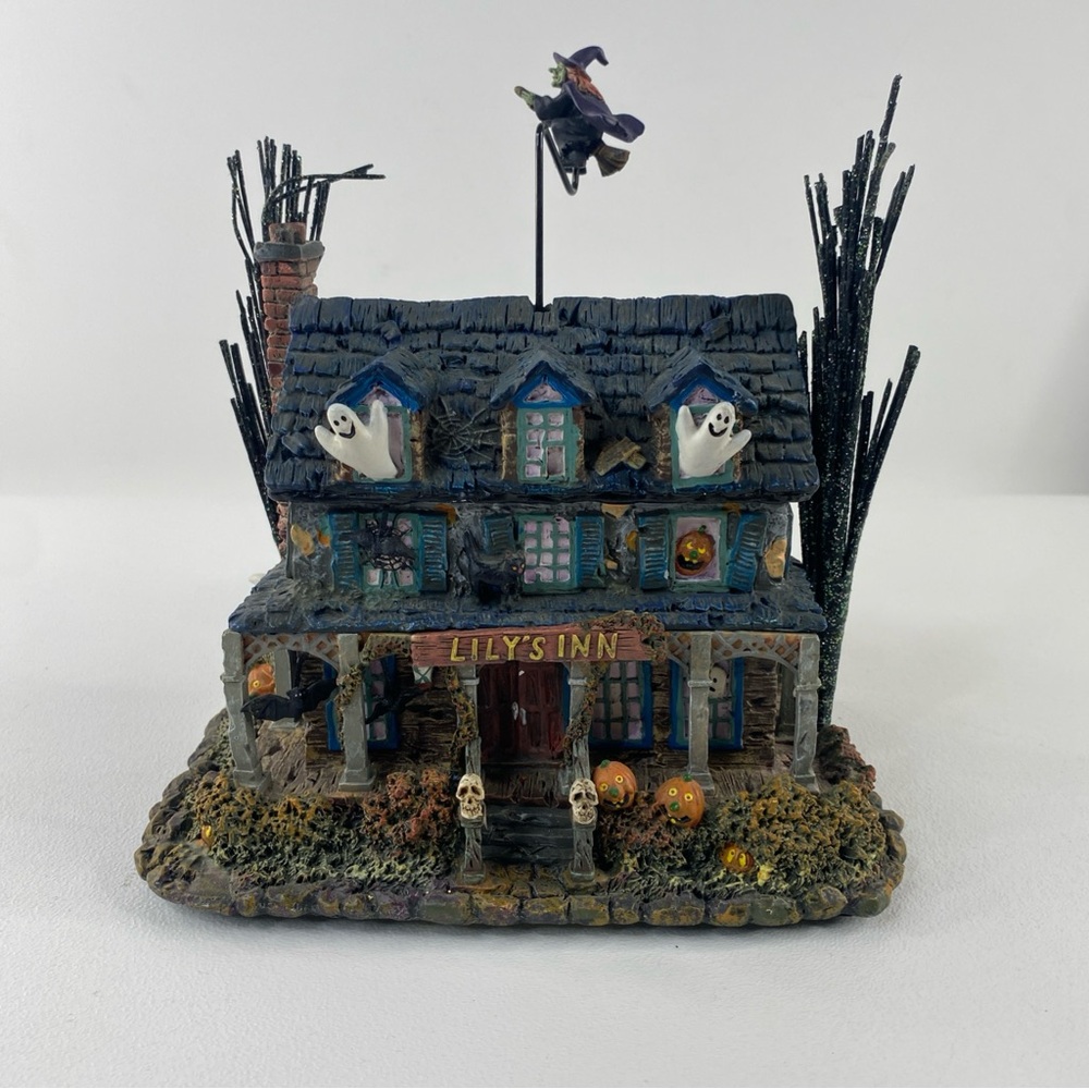 2004 Hawthorne Village Munsters Lily's Inn Halloween House Lighted Tested